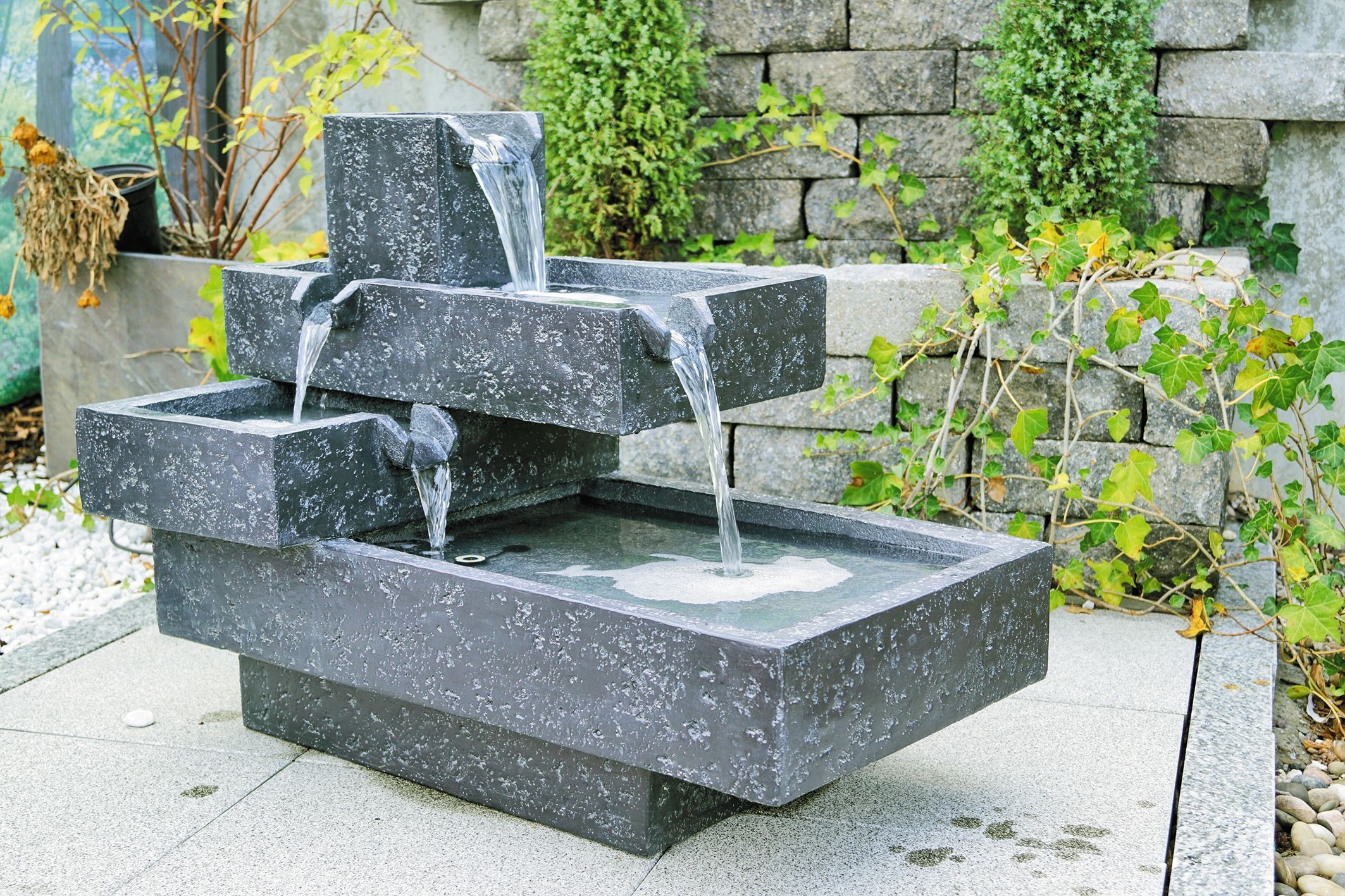 Brunnen Angulo - flacher Eckwasserfall Brunnen Angulo - flacher Eckwasserfall