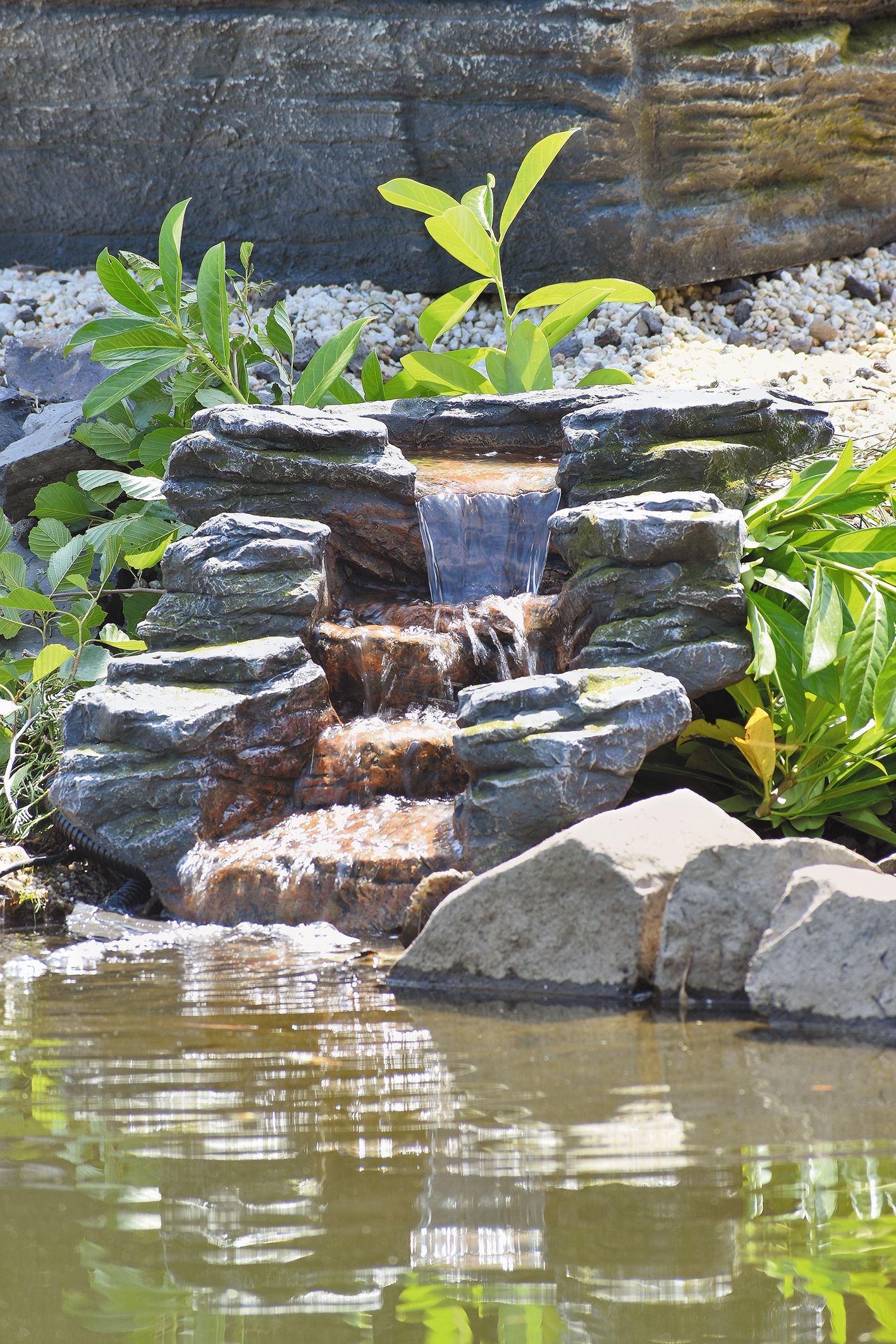 Rapid Bachlaufelement mit Wasserfall Rapid Bachlaufelement mit Wasserfall